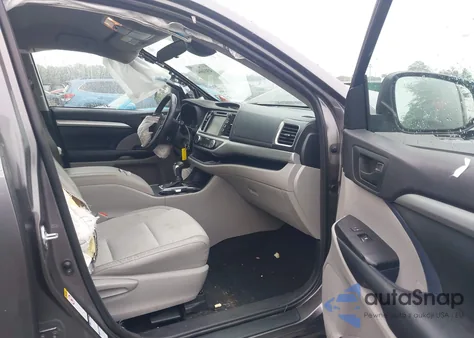 2018 Toyota Highlander Le Plus from USA, damaged, VIN 5TDBZRFH2JS912871